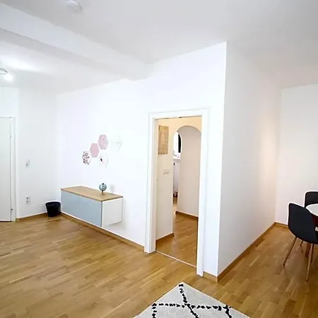 Smarthotel Schmid - Restaurant & Bar Inhouse - Naehe Schlossteich 酒店