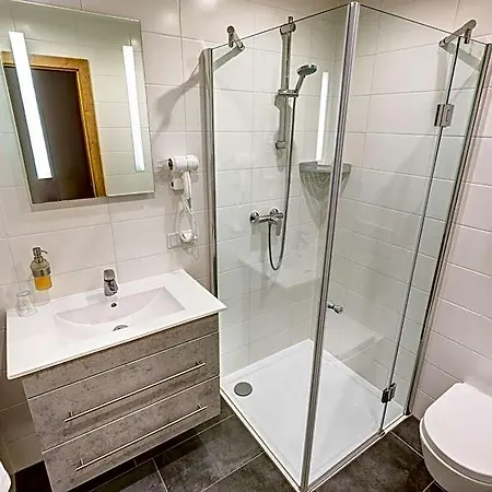 酒店 Smarthotel Schmid - Restaurant & Bar Inhouse - Naehe Schlossteich *