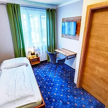 Smarthotel Schmid - Restaurant & Bar Inhouse - Naehe Schlossteich 酒店 施图拜河谷新施蒂夫特