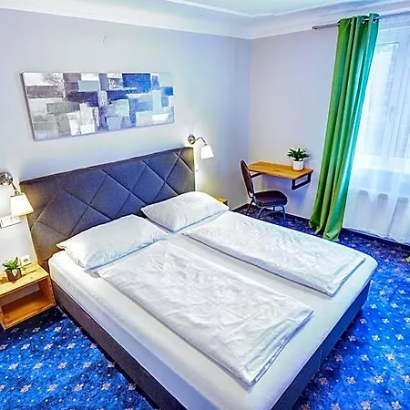 酒店 Smarthotel Schmid - Restaurant & Bar Inhouse - Naehe Schlossteich